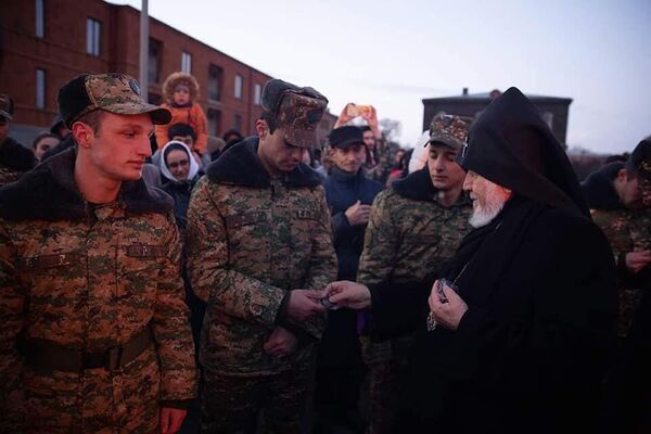 Католикос Гарегин Второй во время празднования Трндеза (13 февраля 2023). Эчмиaдзин - Sputnik Армения