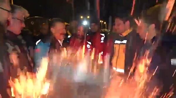 Пламя неожиданно вспыхнуло рядом с министром здравоохранения Турции - Sputnik Армения