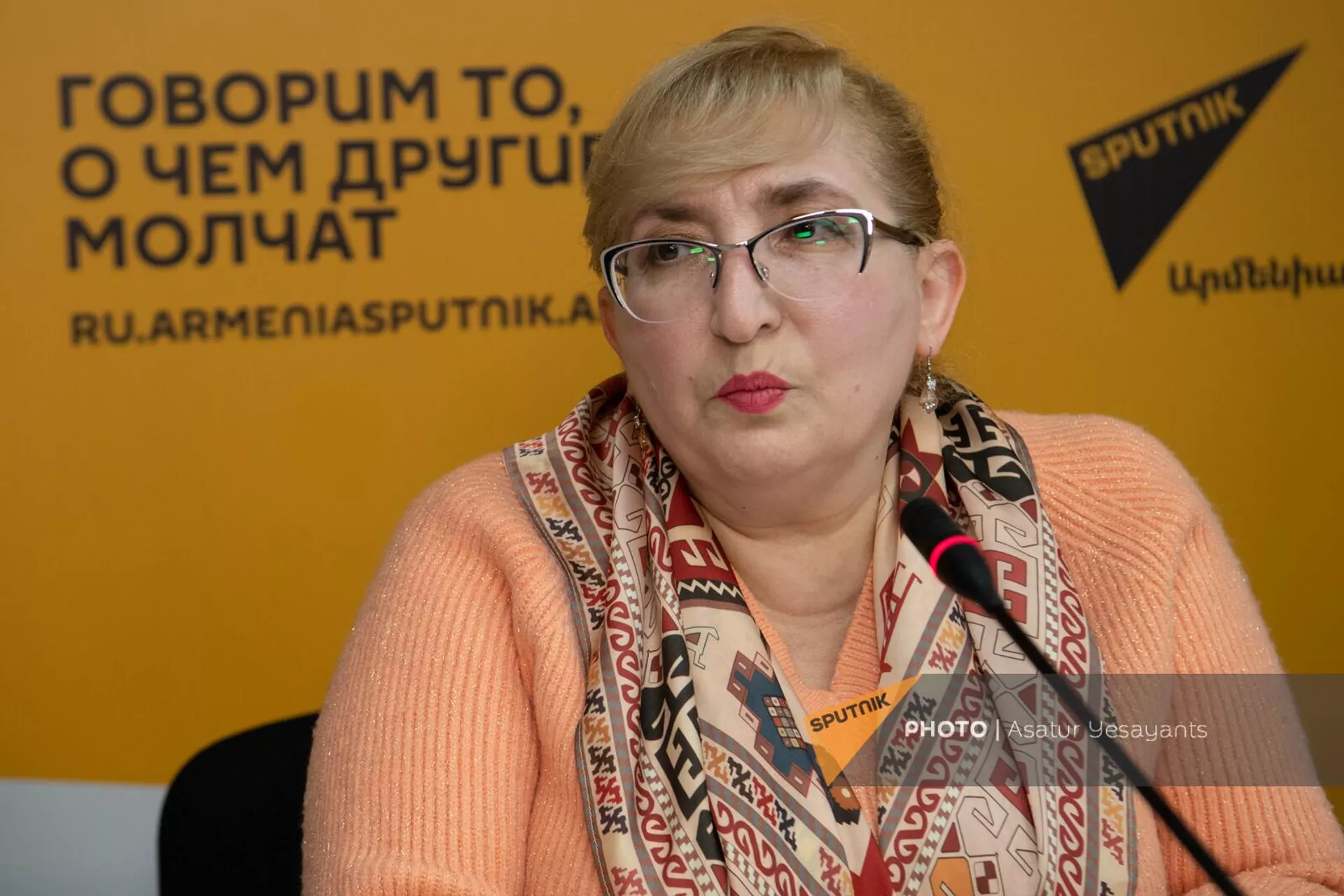 Татевик Гаспарян на пресс-конференции на тему Национальная кухня Армении: удачи, задачи, проблемы (17 февраля 2023). Еревaн Татевик Гаспарян на пресс-конференции на тему Национальная кухня Армении: удачи, задачи, проблемы (17 февраля 2023). Еревaн - Sputnik Армения, 1920, 17.02.2023