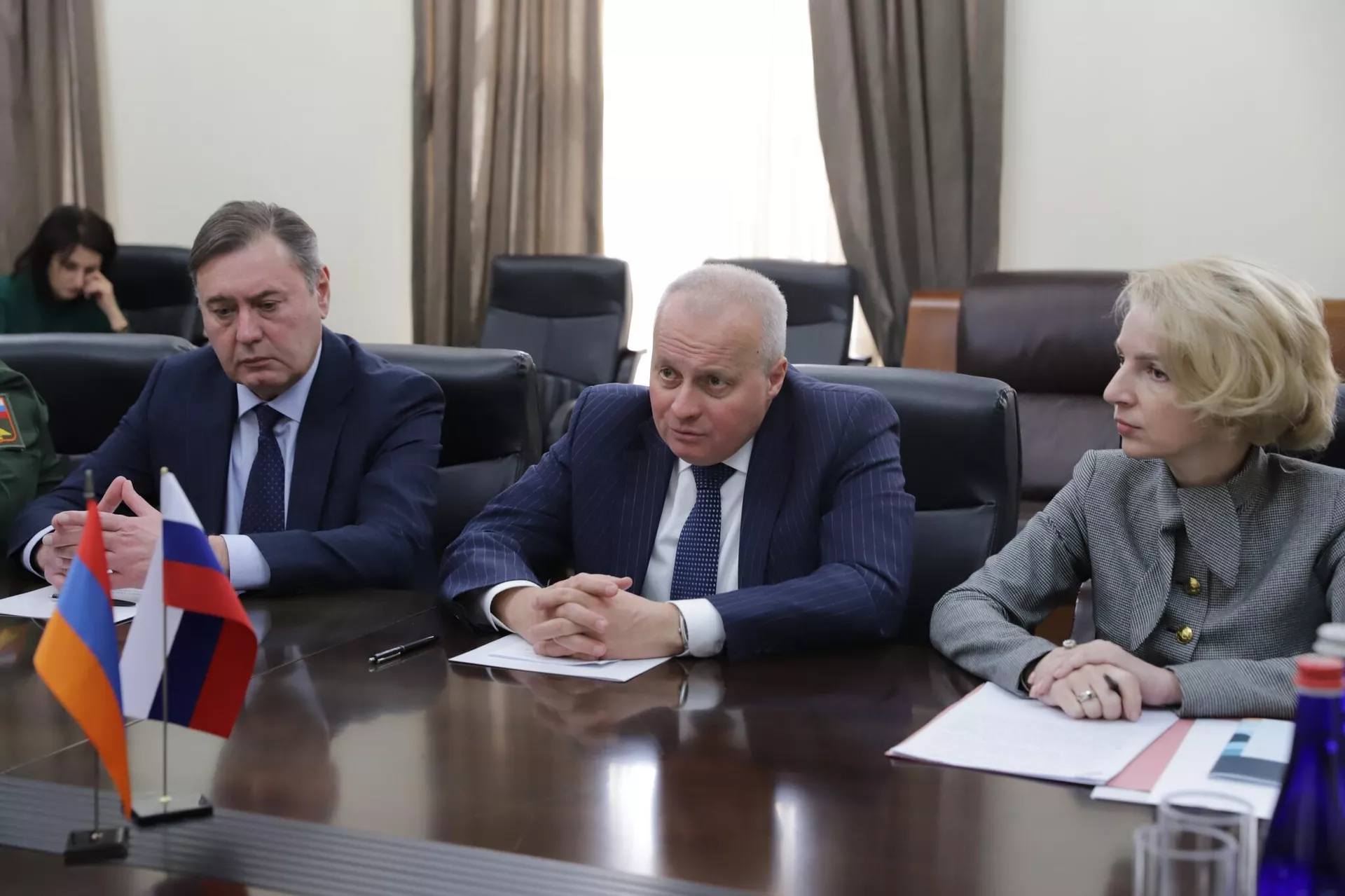 Губернатор Ширакской области Мушег Мурадян принял делегацию во главе с Чрезвычайным и Полномочным Послом РФ Сергеем Копыркиным (20 февраля 2023). Ширак - Sputnik Армения, 1920, 20.02.2023