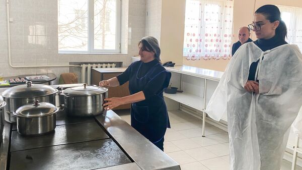 Генпрокурор Анна Вардапетян в ходе визита в Гегаркуникскую область ознакомилась с условиями детского дома - Sputnik Армения