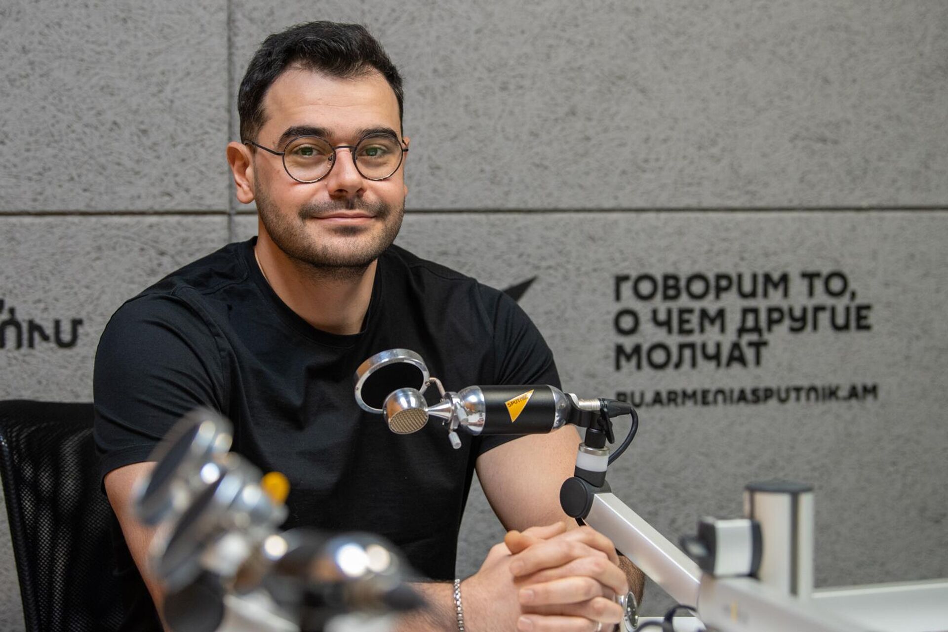 Актер, телеведущий Микаэл Арамян в гостях радио Sputnik - Sputnik Արմենիա, 1920, 22.08.2025