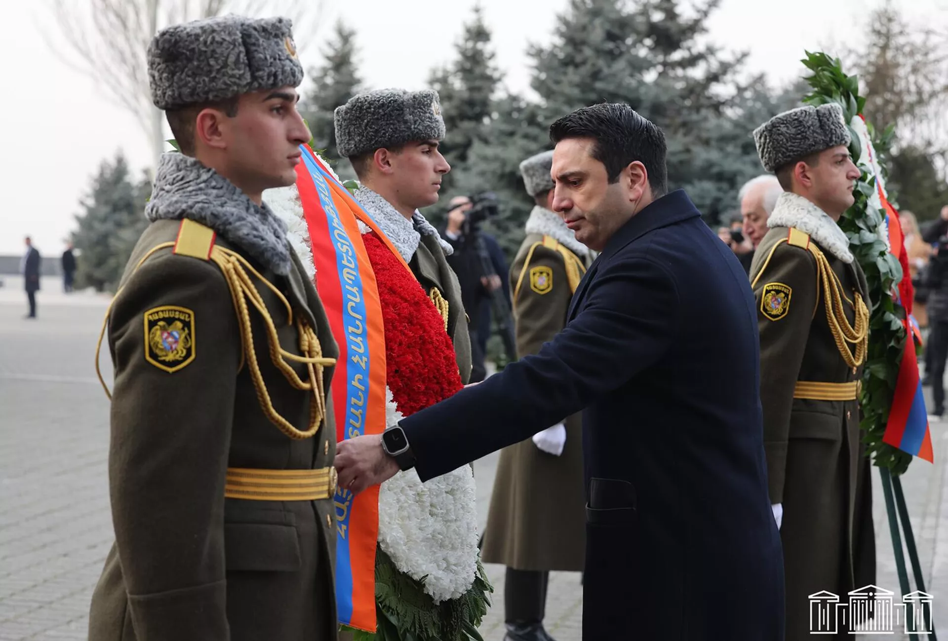 Премьер-министр, председатель НС, президент и члены правительства почтили память жертв сумгаитских погромов в мемориальном комплексе Цицернакаберд (27 февраля 2023). Еревaн Премьер-министр, председатель НС, президент и члены правительства почтили память жертв сумгаитских погромов в мемориальном комплексе Цицернакаберд (27 февраля 2023). Еревaн - Sputnik Армения, 1920, 27.02.2023