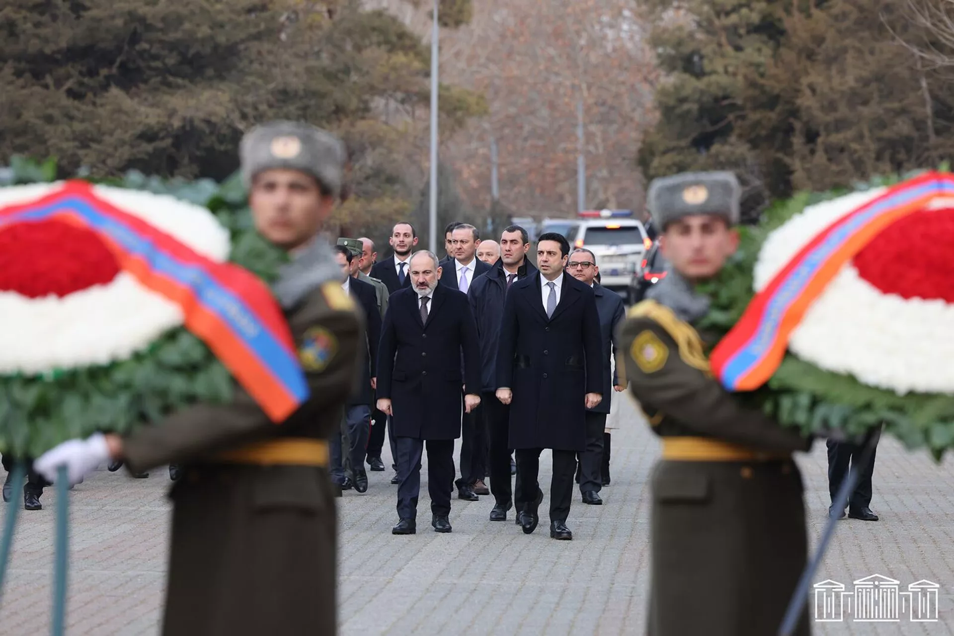 Премьер-министр, председатель НС, президент и члены правительства почтили память жертв сумгаитских погромов в мемориальном комплексе Цицернакаберд (27 февраля 2023). Еревaн Премьер-министр, председатель НС, президент и члены правительства почтили память жертв сумгаитских погромов в мемориальном комплексе Цицернакаберд (27 февраля 2023). Еревaн - Sputnik Армения, 1920, 27.02.2023
