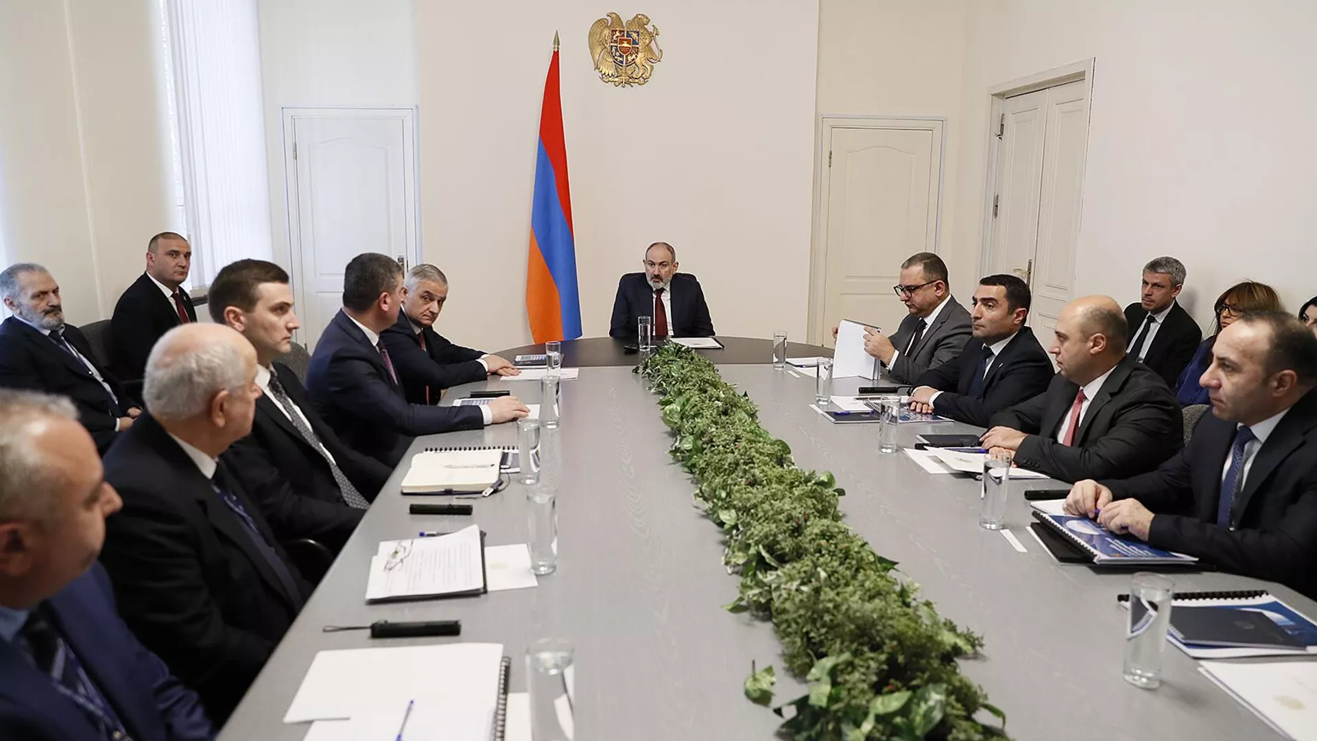 Премьер-министр Никол Пашинян посетил Комитет гражданской авиации, где ознакомился с отчетом о деятельности структуры за 2022 год (28 февраля 2023). Еревaн Премьер-министр Никол Пашинян посетил Комитет гражданской авиации, где ознакомился с отчетом о деятельности структуры за 2022 год (28 февраля 2023). Еревaн - Sputnik Армения, 1920, 28.02.2023