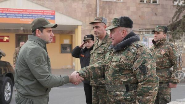 Министр обороны Сурен Папикян посетил одну из воинских частей - Sputnik Армения