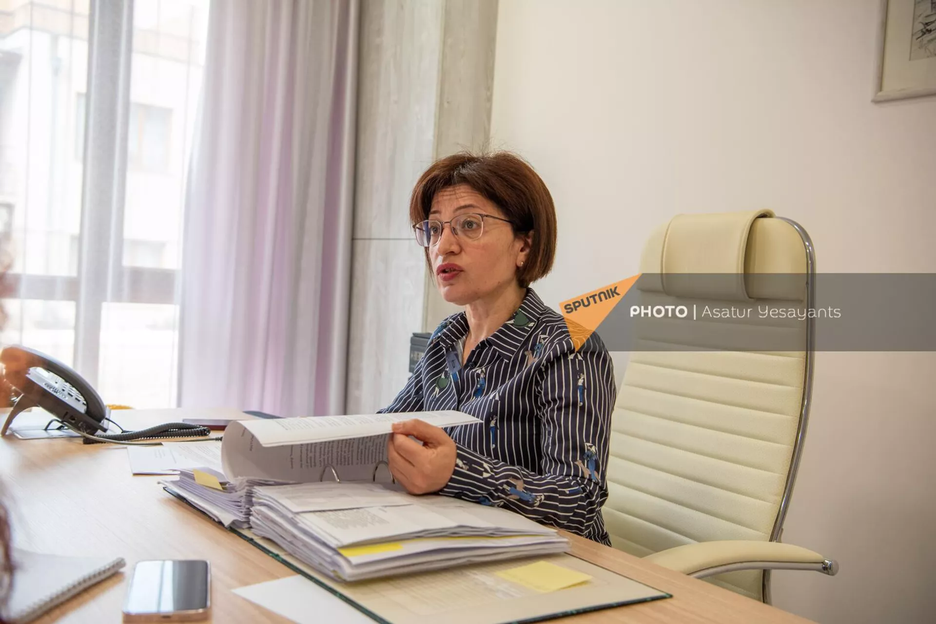 Адвокат Эрмине Аветисян, занимающаяся проблемой жителей квартала Фирдуси, во время интервью Sputnik Armenia (1 марта 2023). Еревaн Адвокат Эрмине Аветисян, занимающаяся проблемой жителей квартала Фирдуси, во время интервью Sputnik Armenia (1 марта 2023). Еревaн - Sputnik Армения, 1920, 07.03.2023
