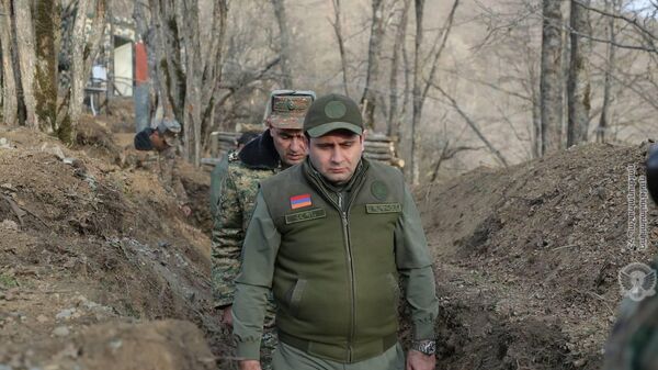 Министр обороны Сурен Папикян обошел боевые позиции на юго-восточной границе страны (2 марта 2023). Армeния - Sputnik Արմենիա