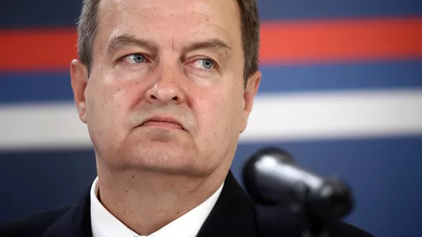 Министр иностранных дел Сербии Ивиц Дачич во время совместной с главой МИД РФ пресс-конференции по итогам (18 июня 2020). Белград - Sputnik Армения