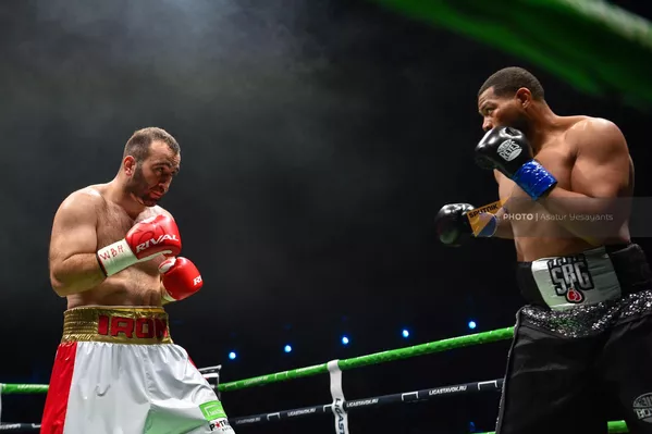 Поединок за титул интерконтинентального чемпиона мира по версии WBA в весовой категории больше 90,7кг между боксерами Майком Балогуном (США) и Муратом Гассиевым (Россия) в спортивно-концертном комплексе им.К.Демирчяна (4 марта 2023). Еревaн - Sputnik Армения