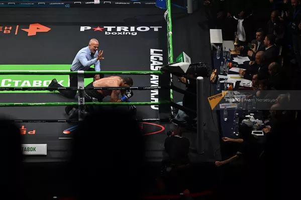 Поединок за титул интерконтинентального чемпиона мира по версии WBA в весовой категории больше 90,7кг между боксерами Майком Балогуном (США) и Муратом Гассиевым (Россия) в спортивно-концертном комплексе им.К.Демирчяна (4 марта 2023). Еревaн - Sputnik Армения