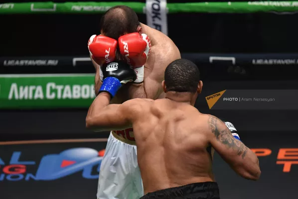Поединок за титул интерконтинентального чемпиона мира по версии WBA в весовой категории больше 90,7кг между боксерами Майком Балогуном (США) и Муратом Гассиевым (Россия) в спортивно-концертном комплексе им.К.Демирчяна (4 марта 2023). Еревaн - Sputnik Армения