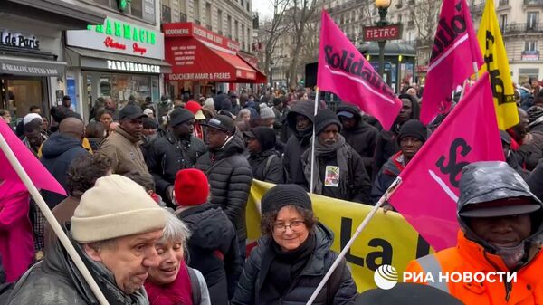 Видео РИА Новости. В Париже сотни мигрантов протестуют против упрощения депортации - Sputnik Армения