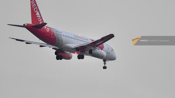 Самолет авиакомпании Red Wings подлетает к аэропорту Звартноц - Sputnik Արմենիա
