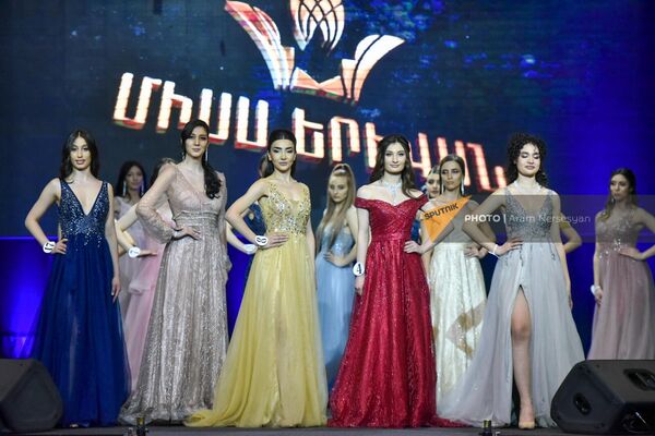 Участницы конкурса красоты Мисс Ереван (7 марта 2023). Еревaн - Sputnik Армения