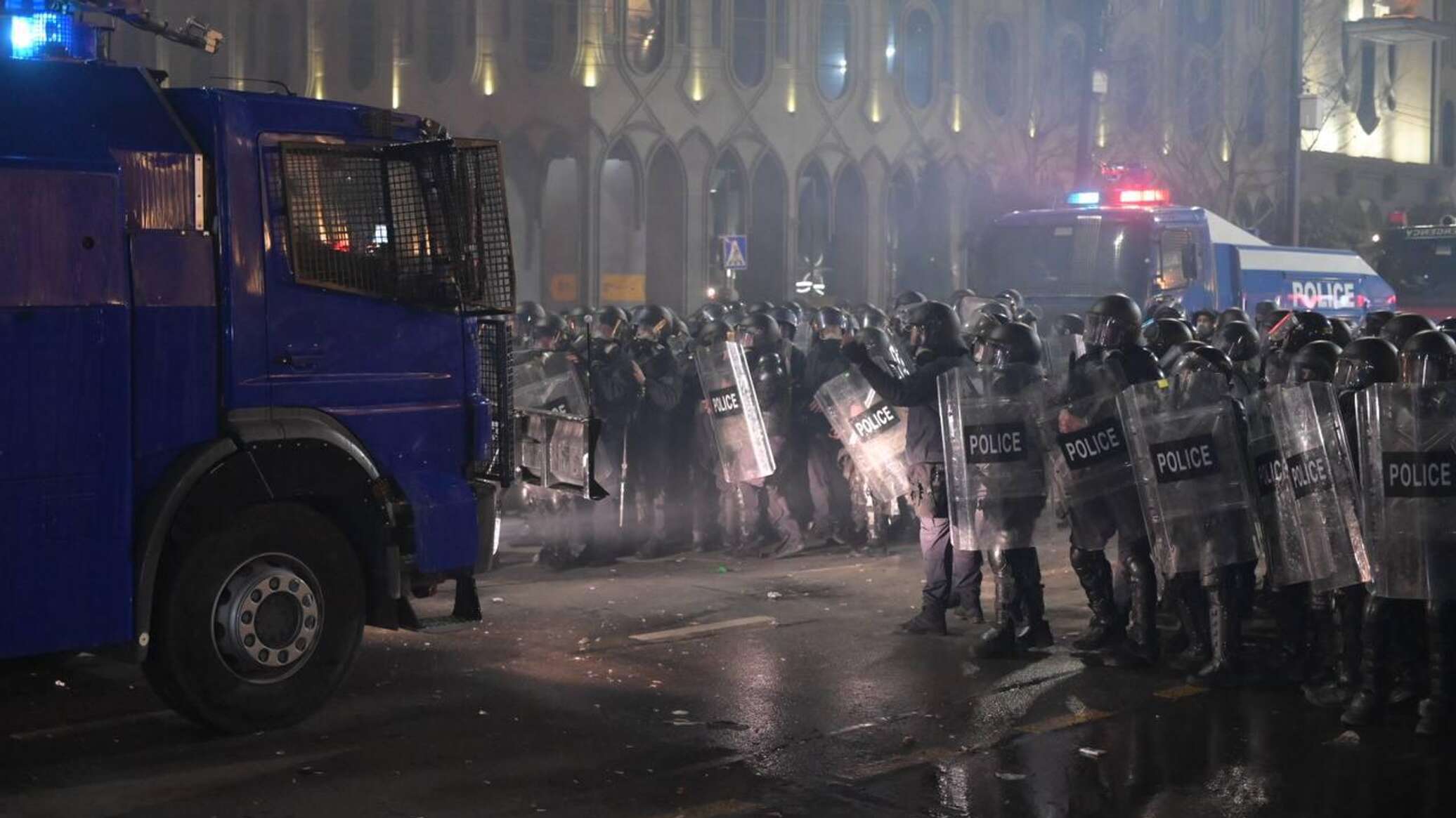 В Тбилиси начался разгон митинга: есть задержания, спецназ применил  слезоточивый спрей - 16.04.2024, Sputnik Армения