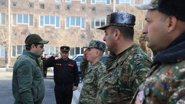 Министр обороны Сурен Папикян во время посещения одной из воинских частей МО (11 марта 2023) - Sputnik Армения