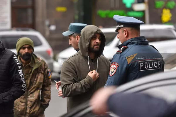 Акция протеста жильцов бывшего здания минобороны у КГД (13 марта 2023). Еревaн - Sputnik Армения