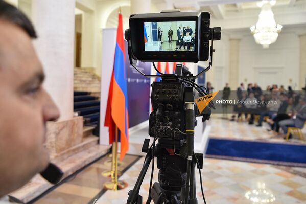 Пресса в ожидании пресс-конференции - Sputnik Армения
