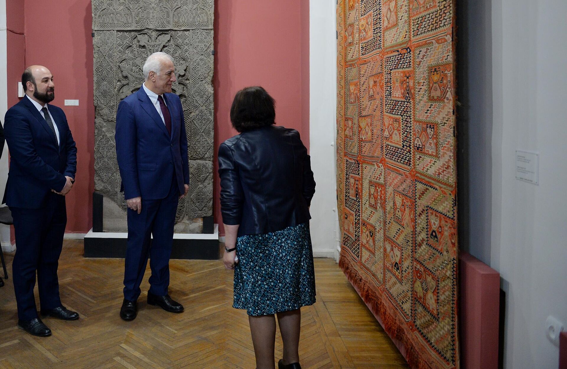 Президент Ваагн Хачатурян посетил Национальную галерею и Музей истории Армении (17 марта 2023). Еревaн - Sputnik Արմենիա, 1920, 17.03.2023