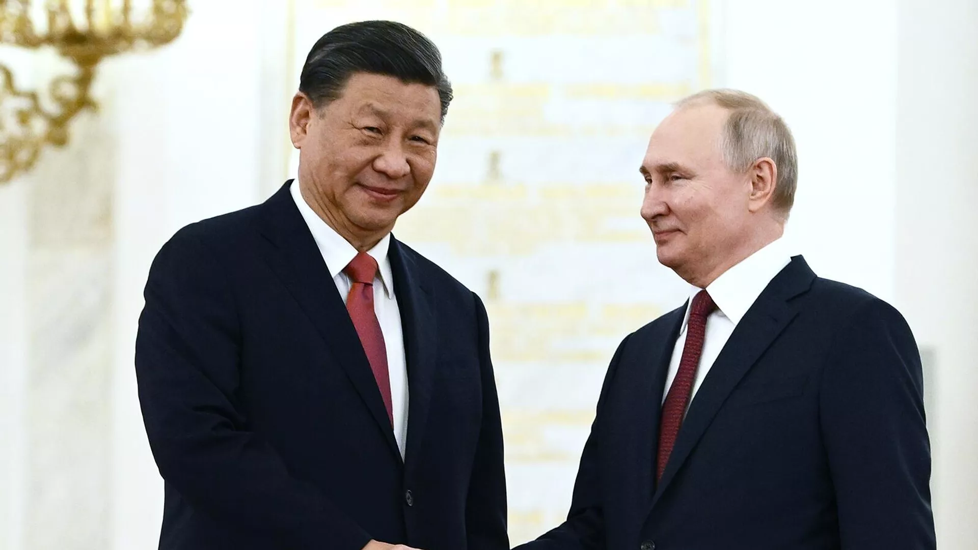 Президент РФ Владимир Путин и председатель КНР Си Цзиньпин во время встречи (21 марта 2023). Москвa