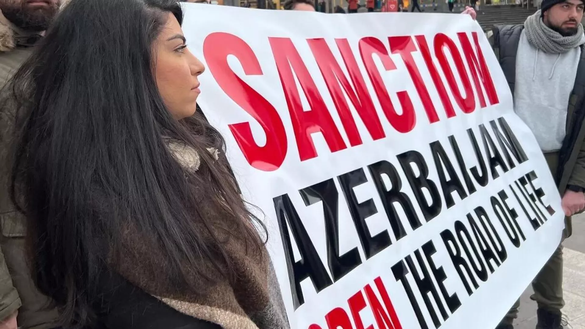 Молодежный союз АРФД Швеции провел акцию протеста в связи со 100-дневной блокадой Арцаха (21 марта 2023). Стокгольм Молодежный союз АРФД Швеции провел акцию протеста в связи со 100-дневной блокадой Арцаха (21 марта 2023). Стокгольм - Sputnik Армения, 1920, 22.03.2023