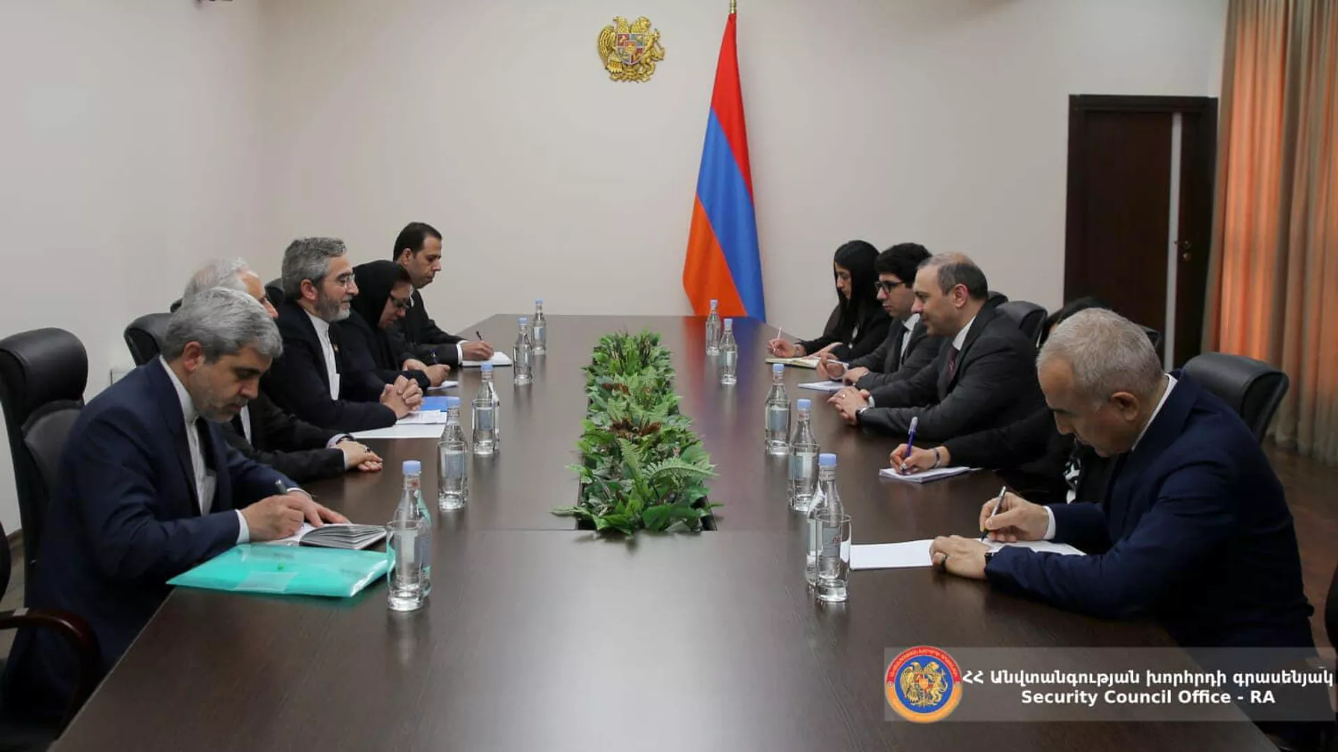 Секретарь Совета безопасности Армен Григорян принял замминистра иностранных дел Ирана Али Багери Кани (22 марта 2023). Еревaн Секретарь Совета безопасности Армен Григорян принял замминистра иностранных дел Ирана Али Багери Кани (22 марта 2023). Еревaн - Sputnik Армения, 1920, 23.03.2023