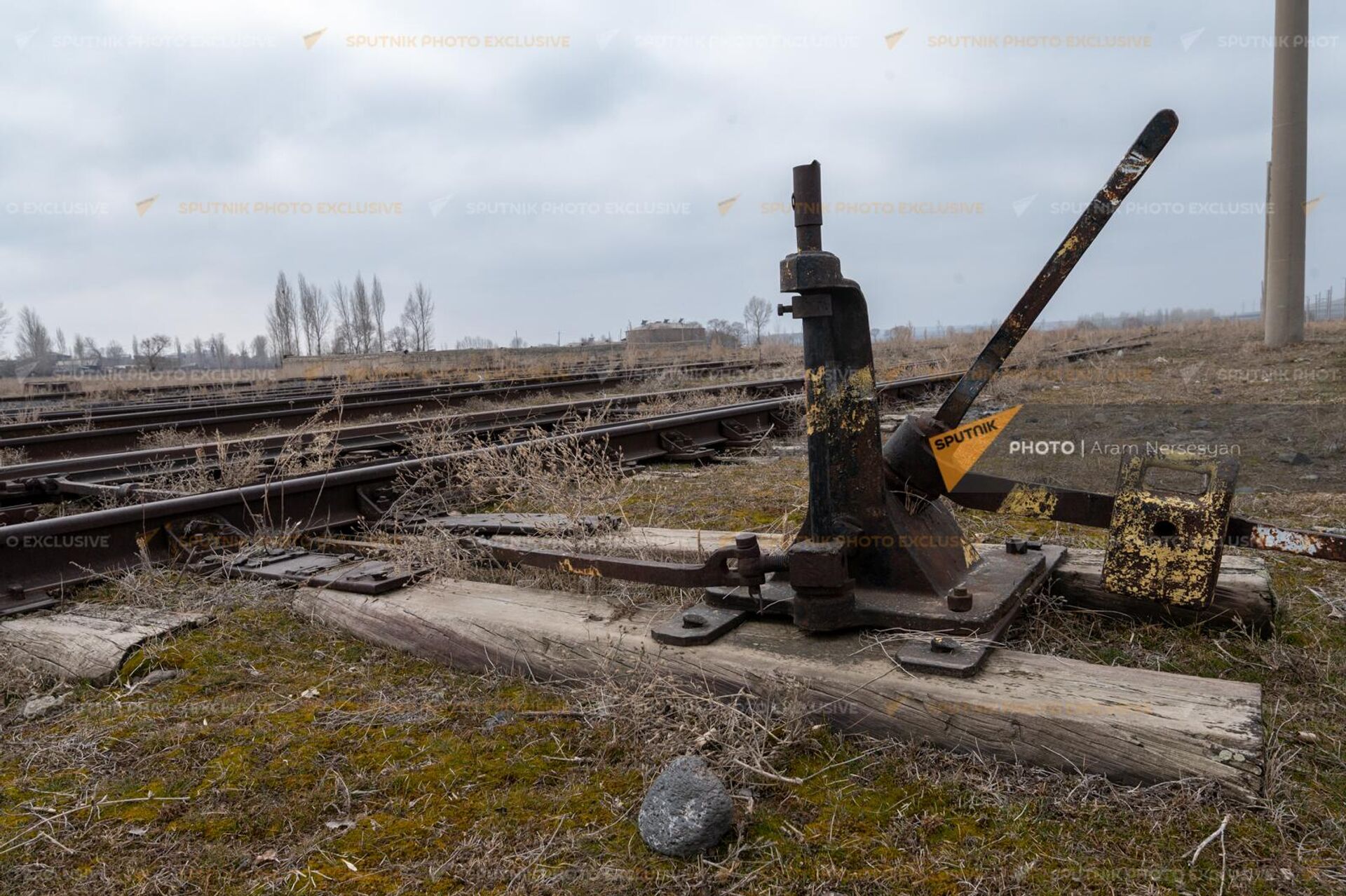 Ручной стрелочный перевод железной дороги близ станции Ахурян-2 - Sputnik Արմենիա, 1920, 24.03.2023