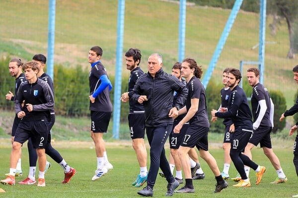 Первая тренировка Вардана Минасяна с футболистами команды Телави - Sputnik Армения