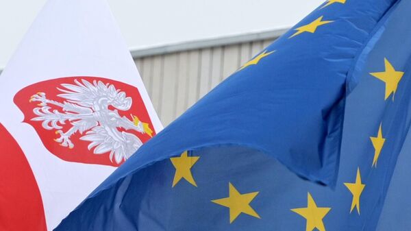 Флаги на территории посольства Польши в Москве. - Sputnik Армения