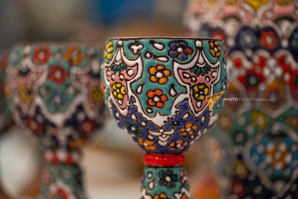Изделия из цветной глазури студентов тебризского Исламского университета искусств - Sputnik Армения