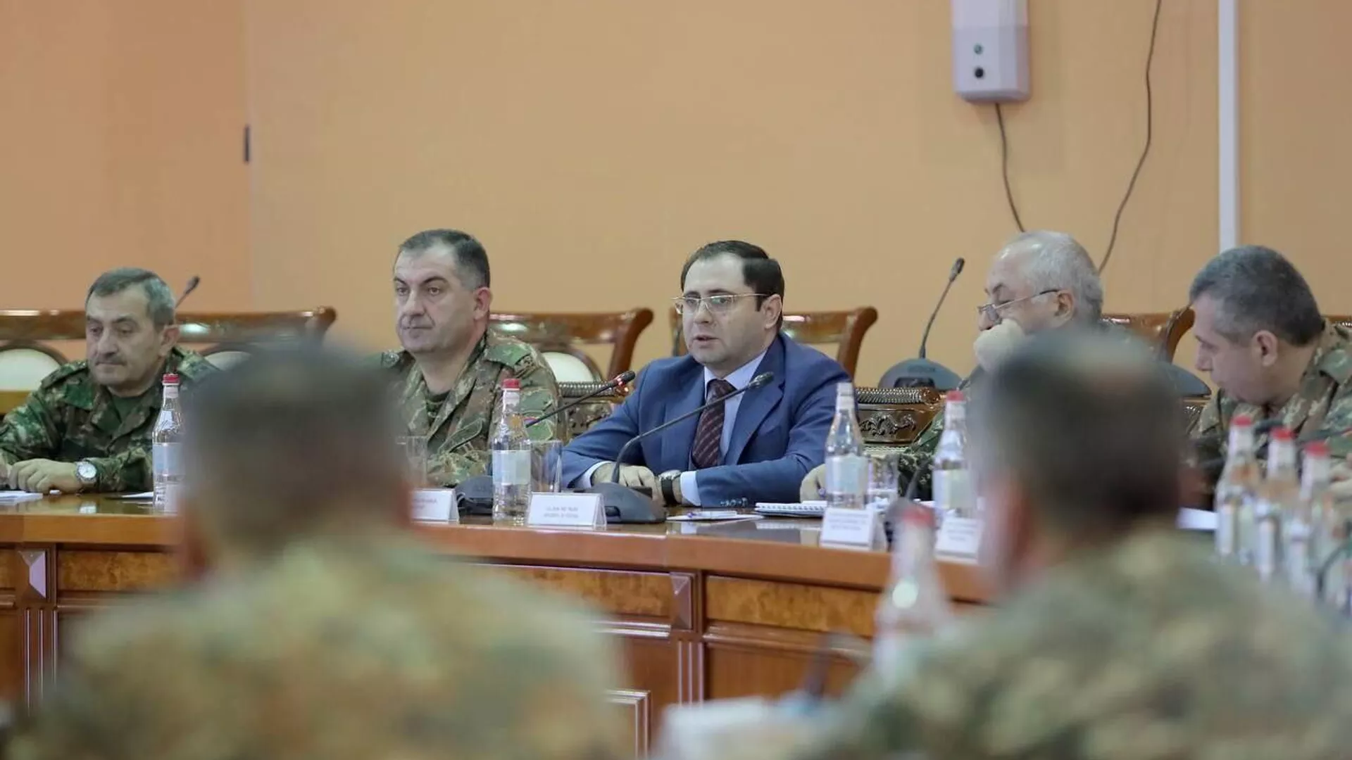 Министр обороны Сурен Папикян и начальник генштаба Эдуард Асрян провели трехдневные оперативные совещания в административном комплексе МО (28 марта 2023). Еревaн Министр обороны Сурен Папикян и начальник генштаба Эдуард Асрян провели трехдневные оперативные совещания в административном комплексе МО (28 марта 2023). Еревaн - Sputnik Армения, 1920, 28.03.2023