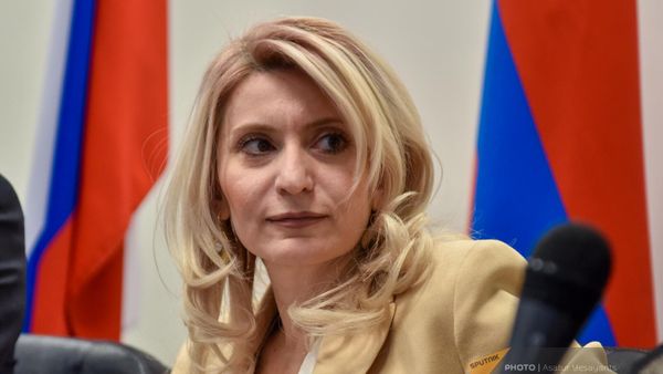 Замминистра ОНКС Араксия Сваджян на пресс-конференции, посвященной старту XIV национального конкурса Лучший учитель русского языка Республики Армения 2023 года (30 марта 2023). Еревaн - Sputnik Армения