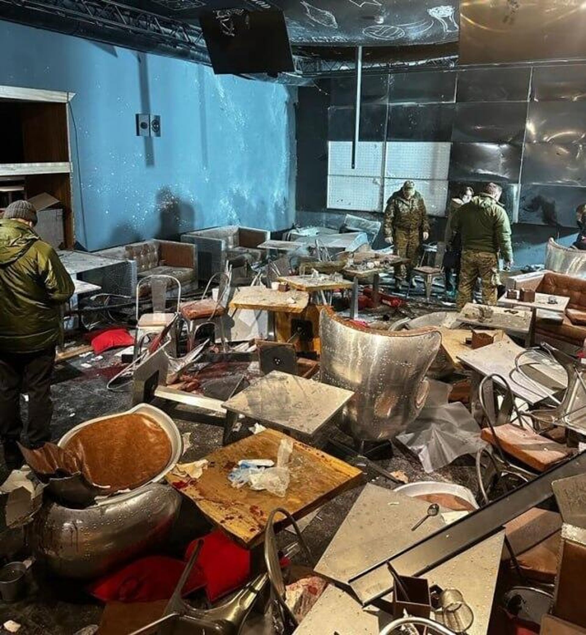 На месте взрыва в кафе на Университетской набережной (2 апреля 2023). Санкт-Петербург - Sputnik Արմենիա, 1920, 03.04.2023