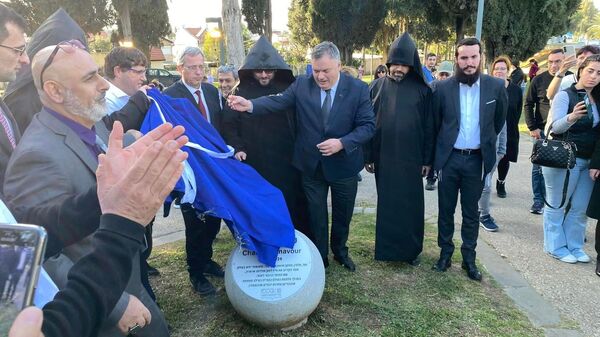 Городской парк в израильском Петах-Тикве впредь будет носить имя Шарля Азнавура (3 апреля 2023). Израиль - Sputnik Армения