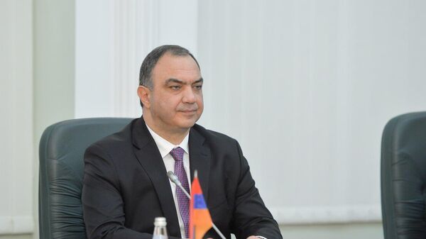 Министр внутренних дел Армении Ваге Казарян на встрече с российским коллегой (3 апреля 2023). Москвa - Sputnik Армения