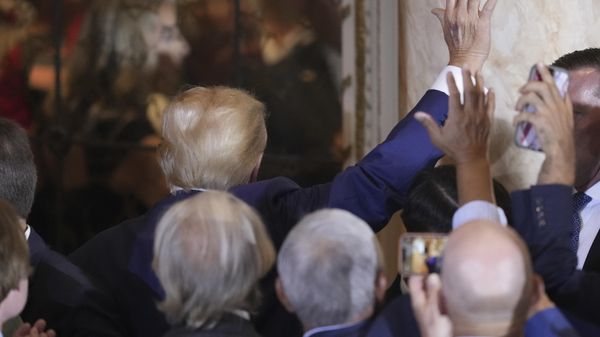 Дональд Трамп после выступления в Palm Beach, штат Флорида  - Sputnik Արմենիա