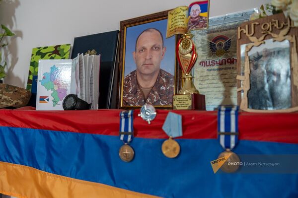 Уголок памяти погибшего в 44-дневной войне Карена Асатряна - Sputnik Армения