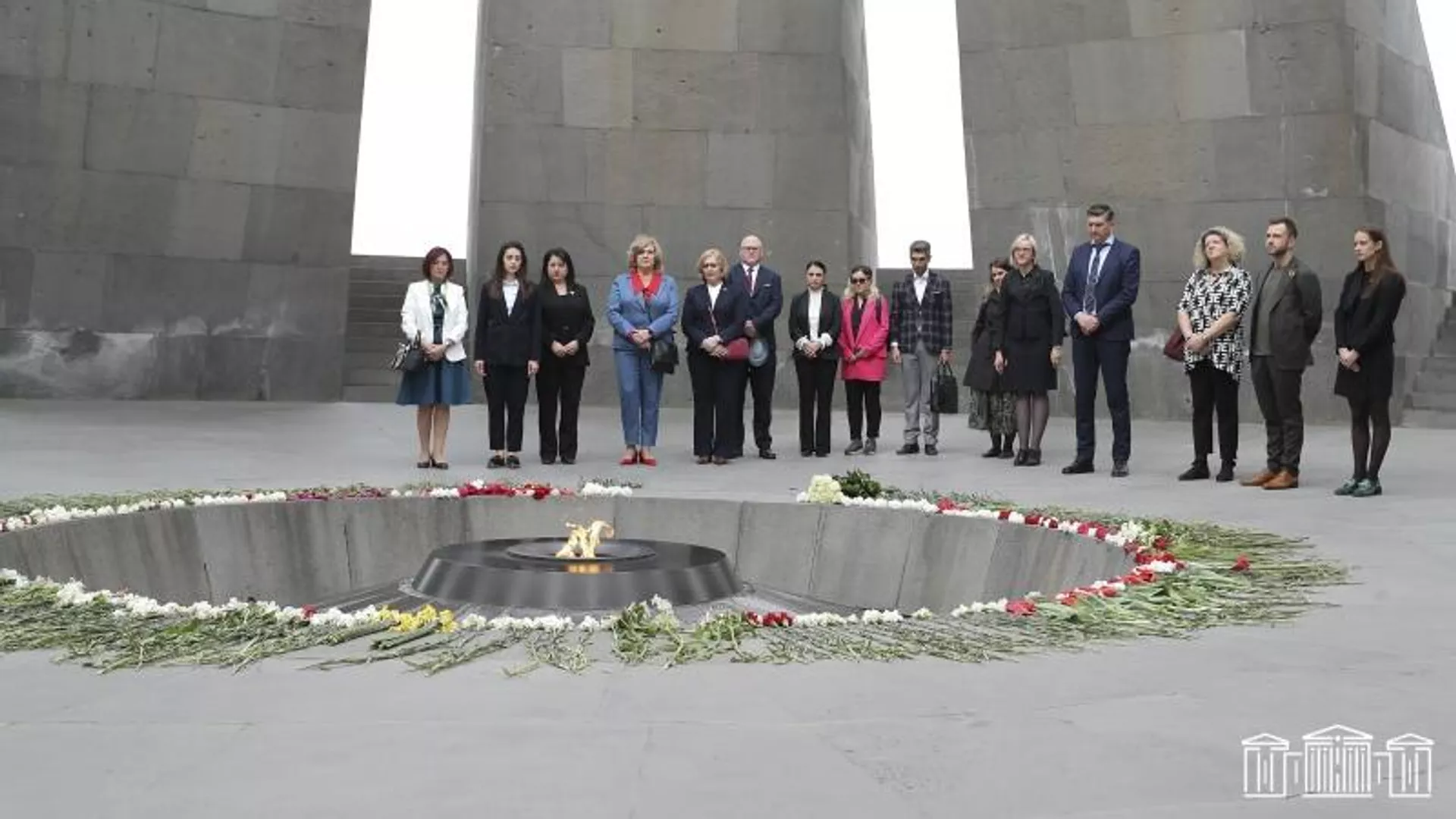 Делегация Сейма Литовской Республики во главе с Риманте Шалашевичюте посетила мемориальный комплекс Цицернакаберд (5 апреля 2023). Еревaн Делегация Сейма Литовской Республики во главе с Риманте Шалашевичюте посетила мемориальный комплекс Цицернакаберд (5 апреля 2023). Еревaн - Sputnik Армения, 1920, 05.04.2023