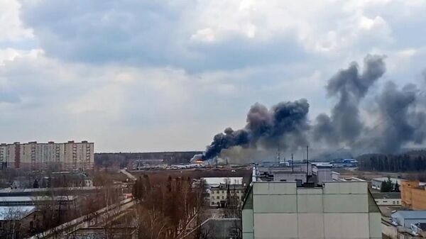 Մերձմոսկվայում ավտոպահեստամասերի պահեստ է այրվում - Sputnik Արմենիա