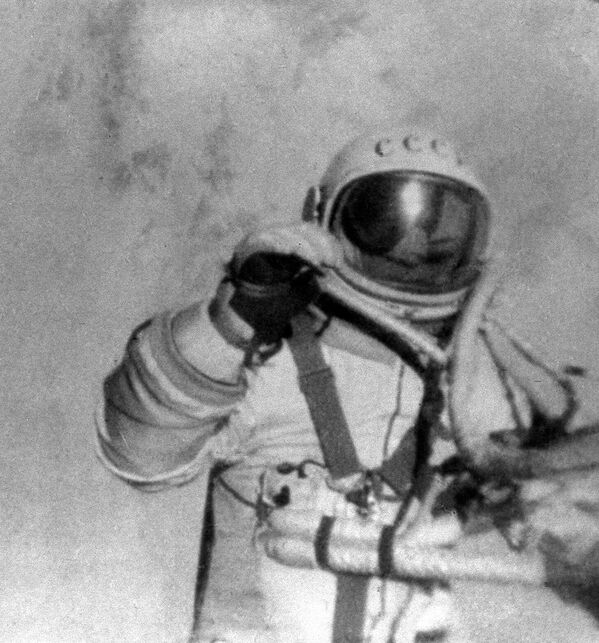 Տիեզերագնաց Ալեքսեյ Լեոնովը բաց տիեզերքում: - Sputnik Արմենիա