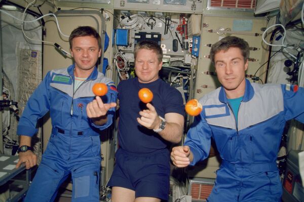 «Սոյուզ» տիեզերանավի հրամանատար Յուրի Գիդզենկոն, առաքելության հրամանատար տիեզերագնաց Ուիլյամ Շեփերդը և տիեզերագնաց Սերգեյ Կրիկալյովը - Sputnik Արմենիա