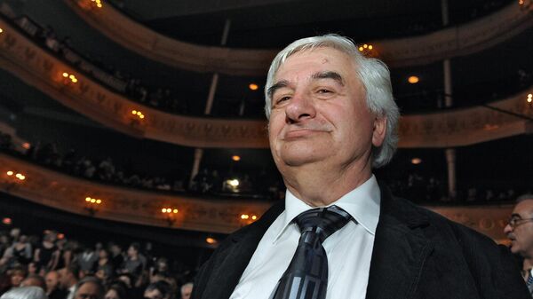 Кинокритик Юрий Богомолов стал лауреатом Национальной кинематографической премии России Ника (3 апреля 2009). Москвa - Sputnik Армения