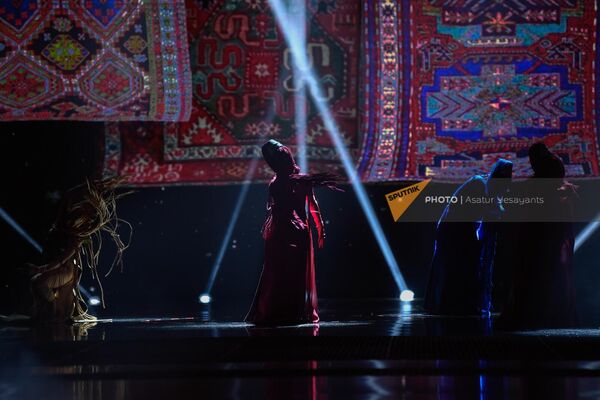 Лазерное шоу со изображениями армянских ковров - Sputnik Армения