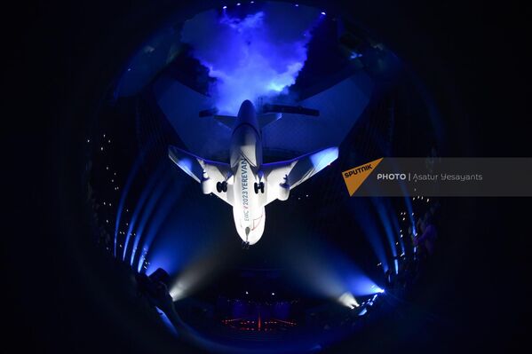 Макет самолета в воздухе  - Sputnik Армения