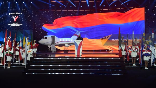 Премьер-министр Никол Пашинян выступает на официальной церемонии открытия Чемпионата Европы по тяжелой атлетике (14 апреля 2023). Еревaн - Sputnik Армения