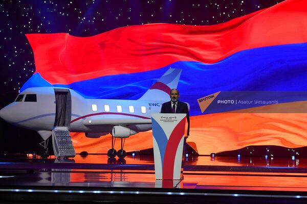 Премьер-министр Никол Пашинян во время выступления - Sputnik Армения