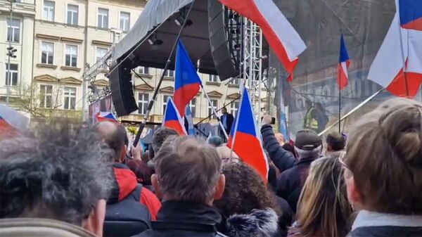 Порядка 30-35 тысяч человек участвуют в антиправительственном митинге на Вацлавской площади в центре Праги - Sputnik Արմենիա