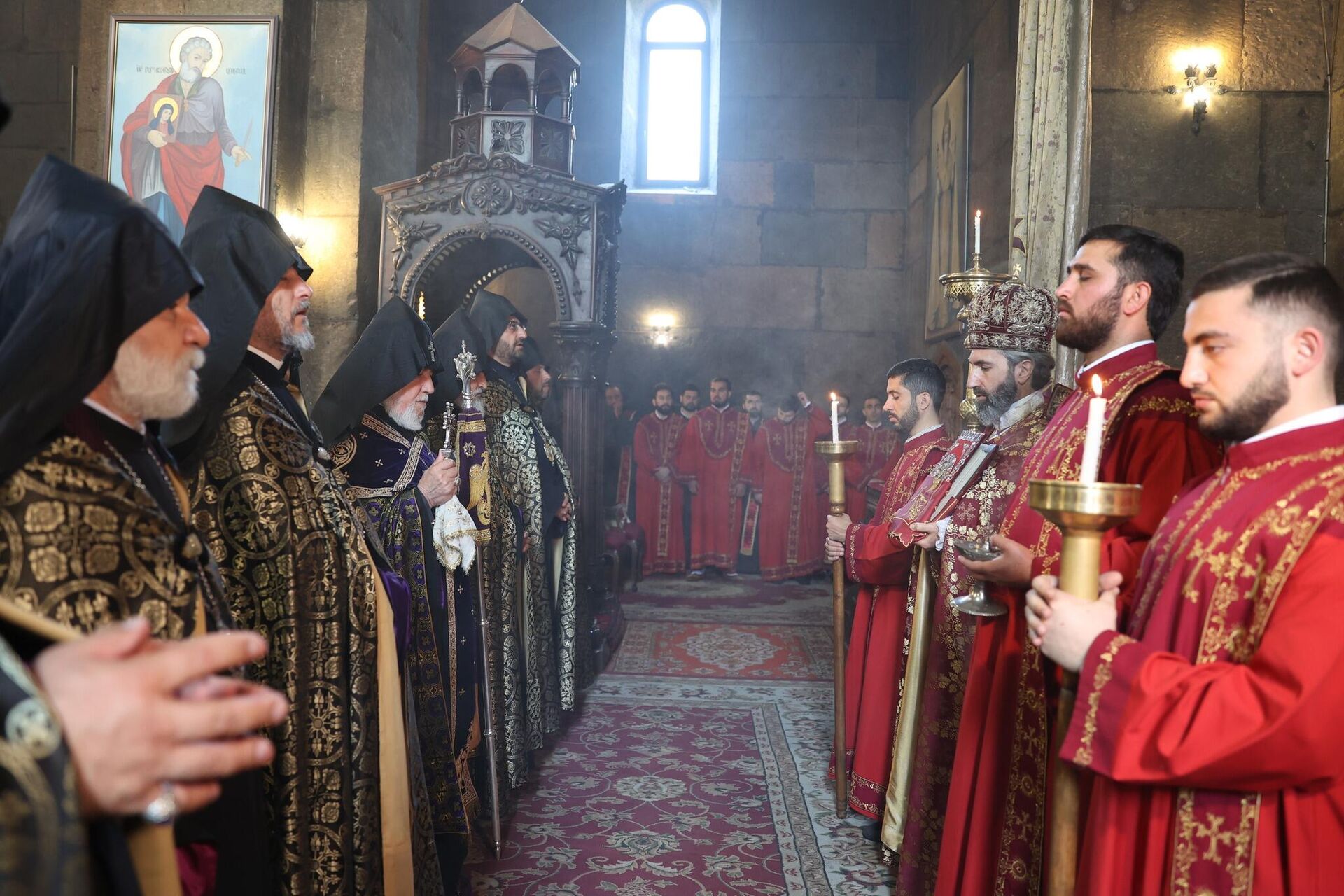 Католикос Гарегин II провел панихиду по упокоению душ родных защитников, погибших в результате апрельской азербайджанской агрессии (16 апреля 2023). Эчмиадзин - Sputnik Արմենիա, 1920, 16.04.2023