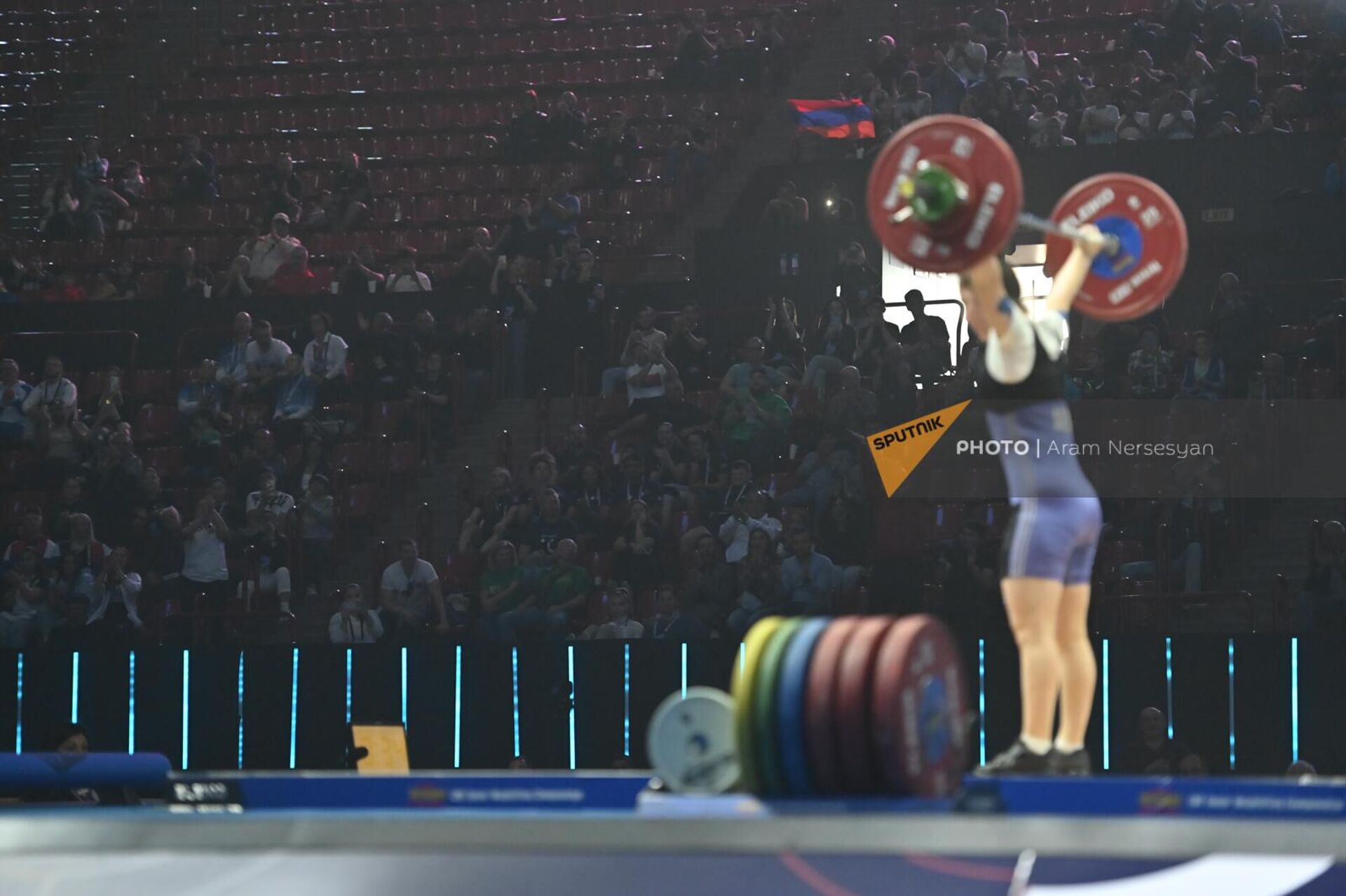 Александра Григорян из сборной Армении соревнуется в категории до 55 кг среди женщин группы А во время чемпионата Европы по тяжелой атлетике (16 апреля 2023). Еревaн - Sputnik Արմենիա, 1920, 16.04.2023
